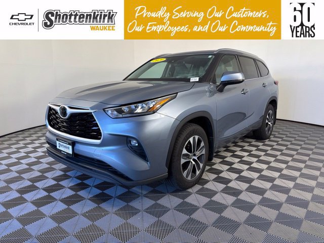 Used 2020 Toyota Highlander XLE AWD/4WD image 1
