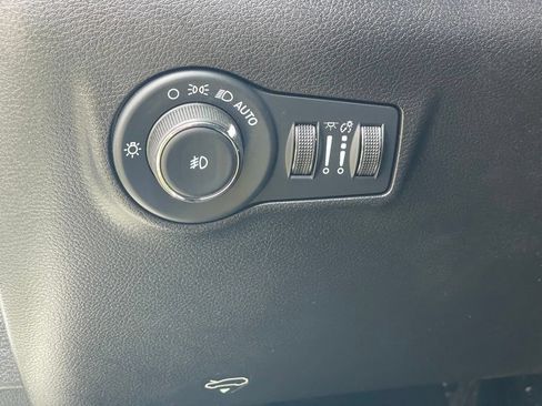 Used 2022 Jeep Compass Limited w/ Sun and Sound Group AWD/4WD image 16
