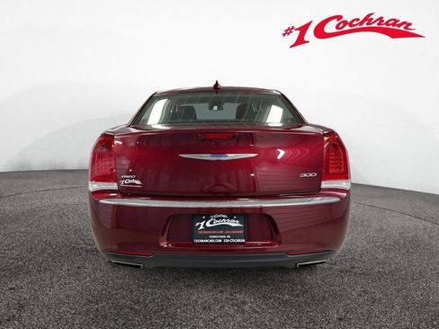 Used 2018 Chrysler 300 Limited image 20
