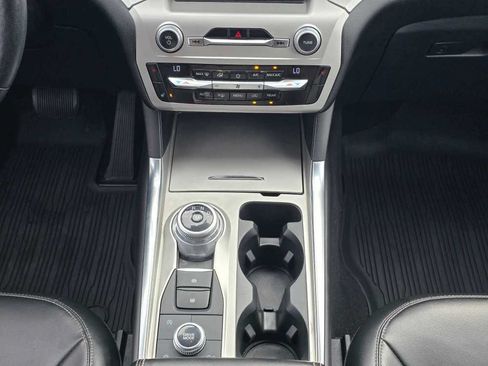 Used 2021 Ford Explorer XLT w/ Equipment Group 202A AWD/4WD image 13