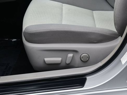 Used 2014 Toyota Camry LE FWD image 11