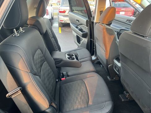 Certified 2025 Nissan Pathfinder SV image 16