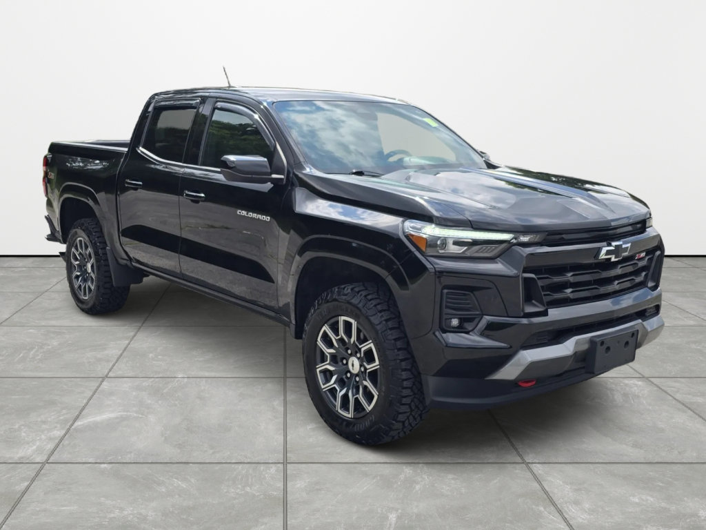 Used 2023 Chevrolet Colorado Z71 w/ Z71 Convenience Package 2 AWD/4WD image 2