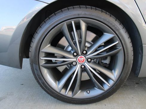 Used 2019 Jaguar XJ Supercharged image 31