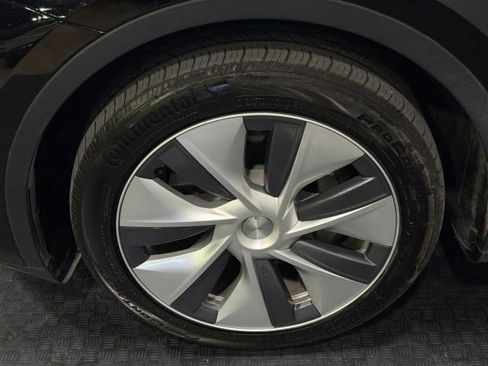Used 2023 Tesla Model Y Long Range image 27