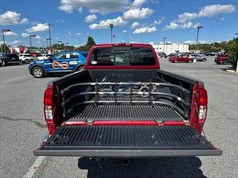 Used 2010 Nissan Frontier SE w/ SE Value Truck Pkg RWD image 9