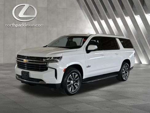 Used 2021 Chevrolet Suburban LT w/ LT Signature Package RWD image 3