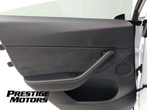 Used 2021 Tesla Model Y Long Range AWD/4WD image 29