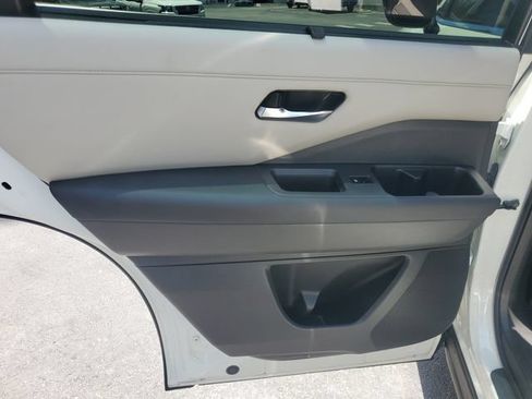 Certified 2023 Nissan Pathfinder SL FWD image 8