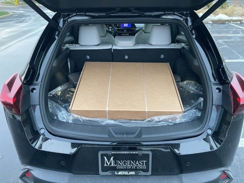 New 2025 Lexus UX 300h AWD image 15