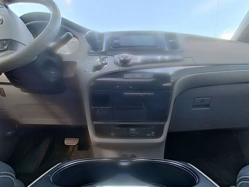 Used 2014 Toyota Sienna SE w/ SE Premium Package w/Entune FWD image 27