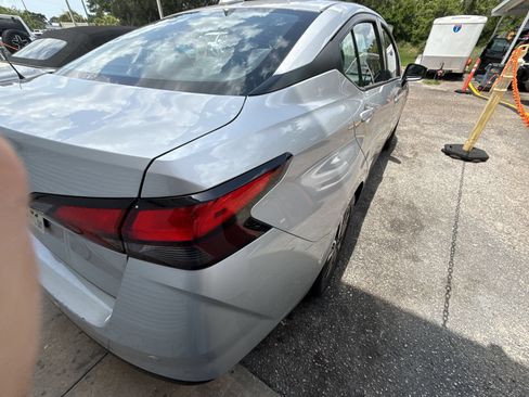 Used 2025 Nissan Versa SV FWD image 5