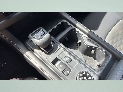 Used 2024 Nissan Pathfinder S AWD/4WD image 17