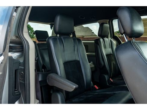 Used 2017 Dodge Grand Caravan SXT FWD image 18