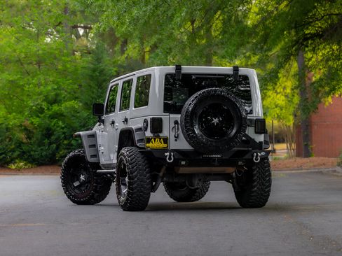 Used 2016 Jeep Wrangler Unlimited Sahara AWD/4WD image 4