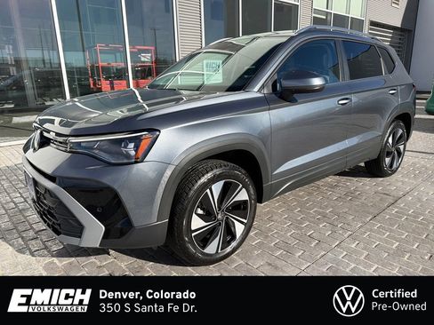Certified 2025 Volkswagen Taos SE image 1