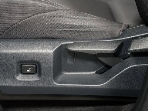 Certified 2025 Toyota Tacoma SR5 image 34