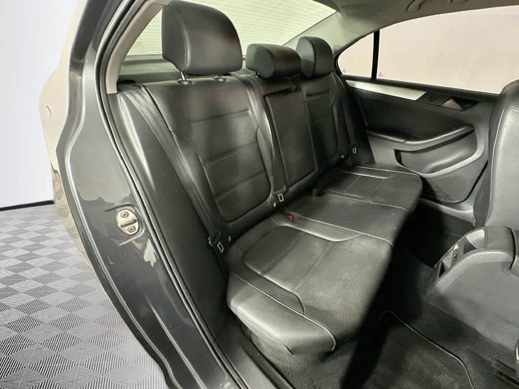 Used 2014 Volkswagen Jetta SE FWD image 32