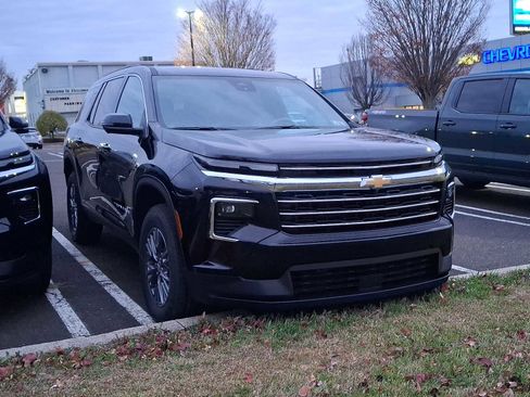 New 2026 Chevrolet Traverse LT w/ Driver Confidence Package image 1