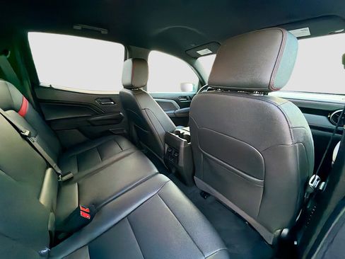 Used 2025 Chevrolet Colorado Z71 w/ Technology Package image 30