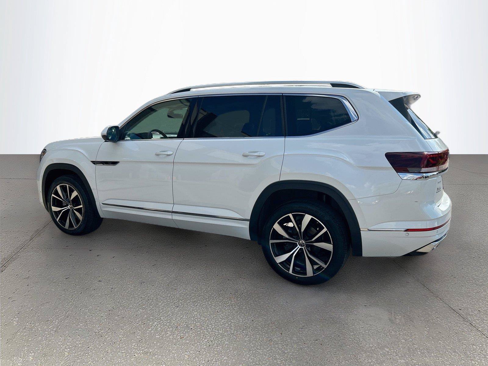 Used 2024 Volkswagen Atlas SEL Premium R-Line AWD/4WD image 6