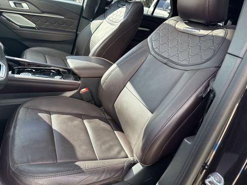 Certified 2025 Ford Explorer Platinum w/ Ultimate Package AWD/4WD image 9