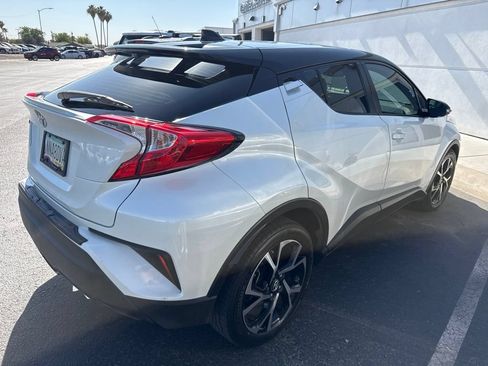 Used 2019 Toyota C-HR XLE FWD image 3
