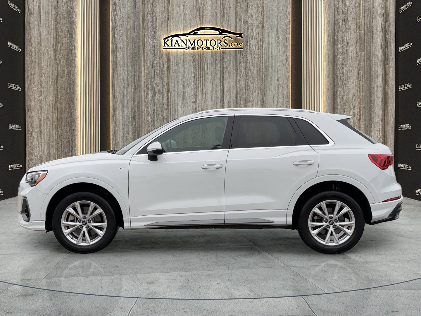 Used 2021 Audi Q3 2.0T Premium w/ Convenience Package AWD/4WD image 4