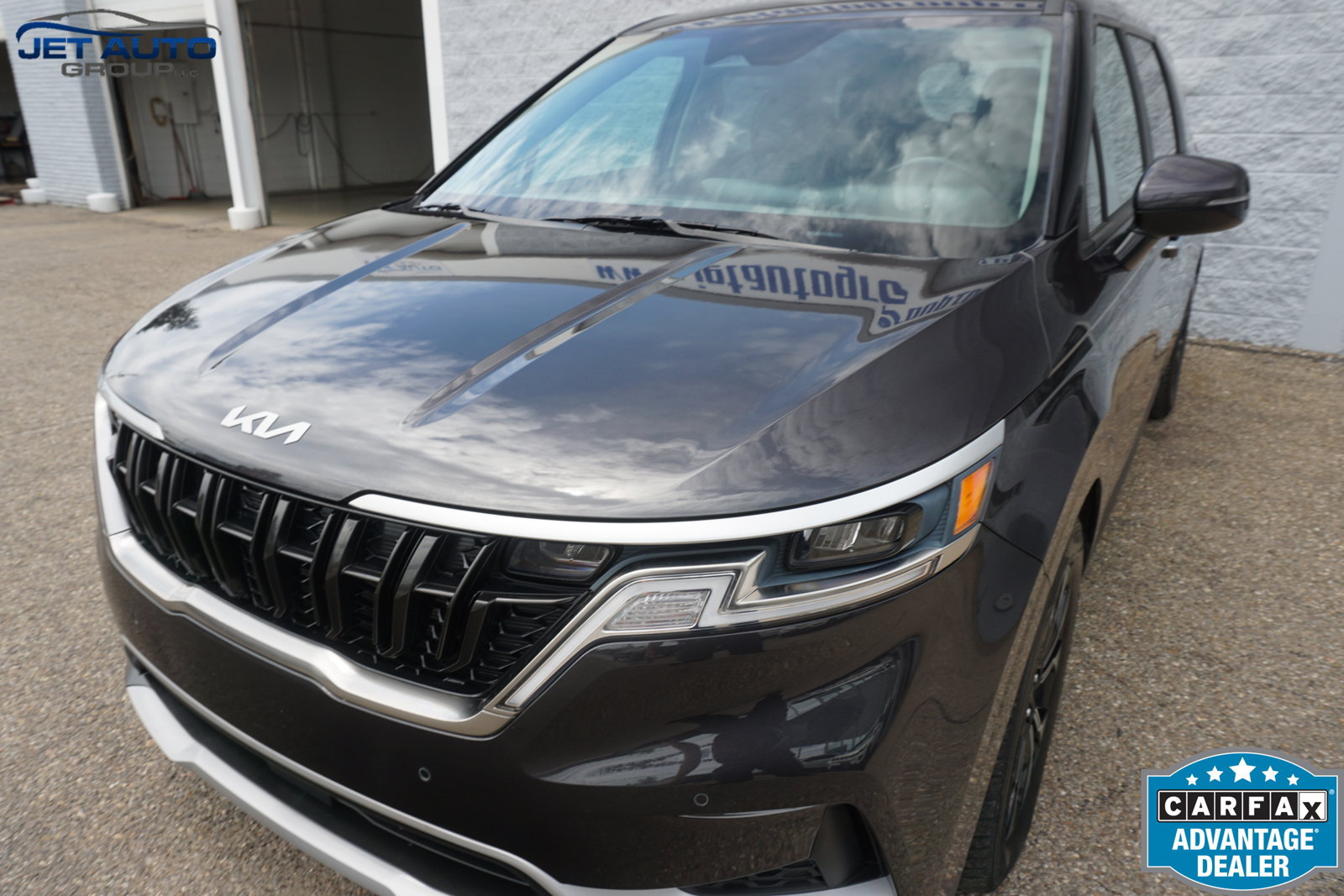 Used 2023 Kia Carnival EX FWD image 5