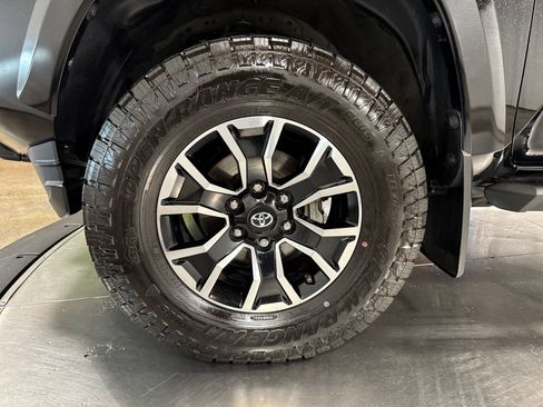 Used 2022 Toyota Tacoma TRD Sport w/ TRD Premium Sport Package AWD/4WD image 2