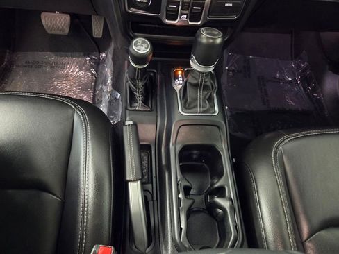 Used 2022 Jeep Wrangler Unlimited Sahara image 15