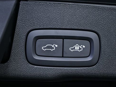 Certified 2024 Volvo XC60 B5 Ultimate w/ Protection Package Premier image 34