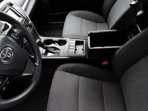 Used 2015 Toyota Camry LE FWD image 37