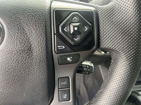 Used 2022 Toyota Tacoma TRD Sport w/ Technology Package image 30