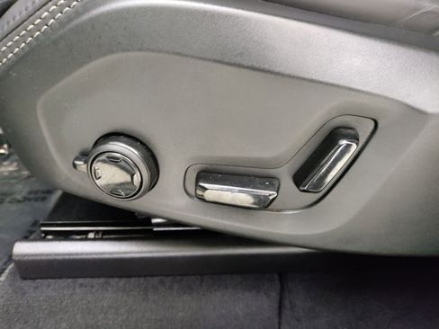 Used 2023 Volvo XC60 B5 Ultimate image 12