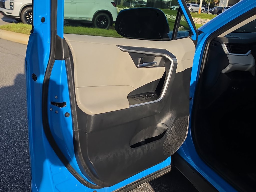 Used 2019 Toyota RAV4 XLE FWD image 16