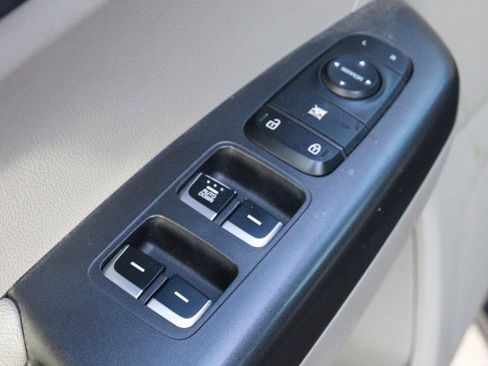 Used 2020 Kia Sportage LX image 12