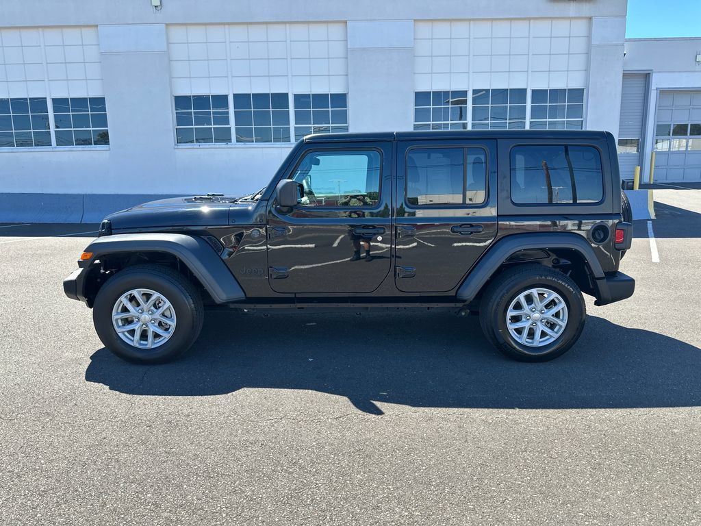 Used 2023 Jeep Wrangler Unlimited Sport AWD/4WD image 3