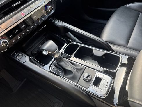Used 2025 Kia Telluride S FWD image 32