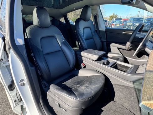 Used 2022 Tesla Model Y Long Range image 14