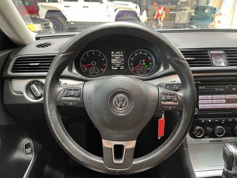 Used 2013 Volkswagen Passat 2.5 SE FWD image 12