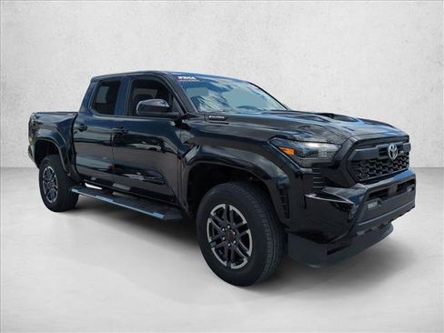 Used 2025 Toyota Tacoma TRD Sport AWD/4WD image 3