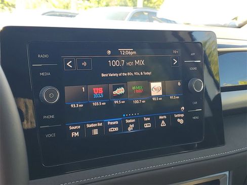 Certified 2025 Volkswagen Taos SE image 22