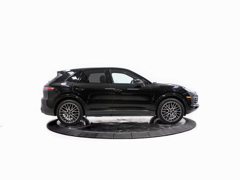 Certified 2022 Porsche Cayenne image 8