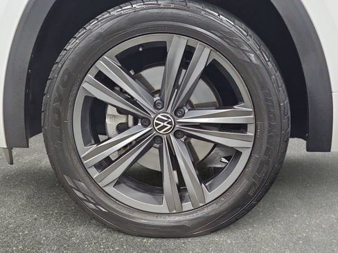 Used 2022 Volkswagen Atlas Cross Sport SEL R-Line AWD/4WD image 34