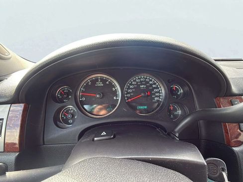 Used 2013 Chevrolet Suburban LTZ image 12