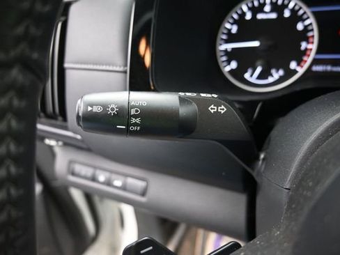 Used 2025 Nissan Pathfinder SV AWD/4WD image 21