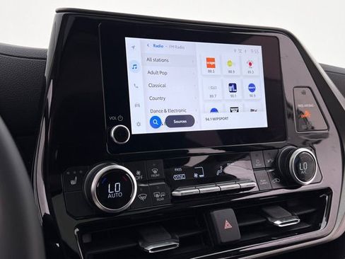 Used 2024 Toyota Highlander XLE image 20