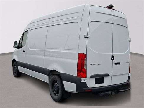 Used 2025 Mercedes-Benz Sprinter 2500 image 7