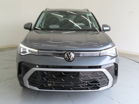 New 2025 Volkswagen Taos SEL image 10